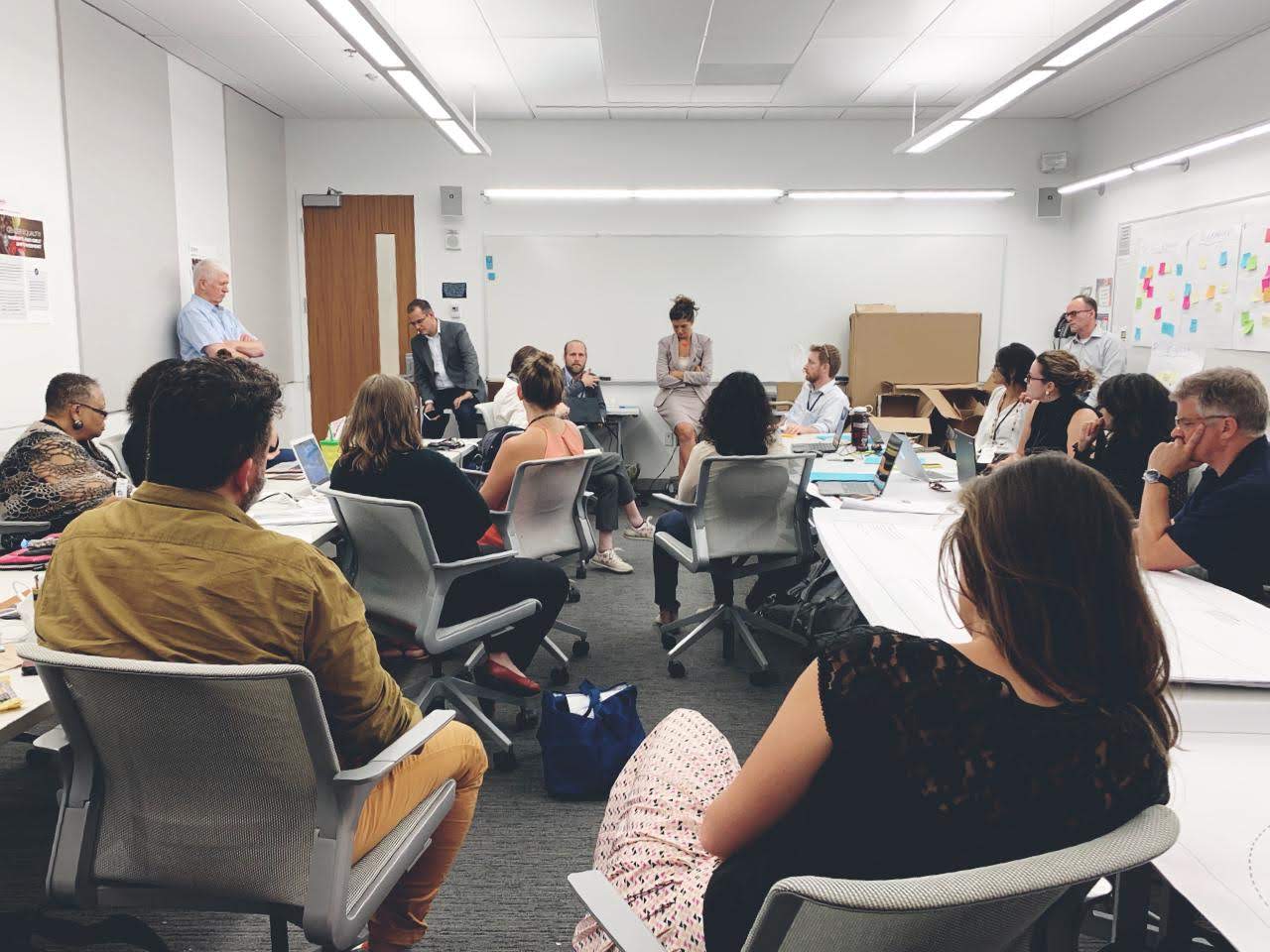 Sesiones de trabajo para encontrar soluciones sostenible al urbanismo y la construcción con el clúster hábitat de barcelona